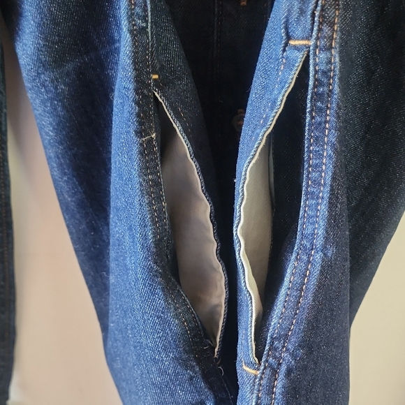 NWT. Carhartt Relaxed Fit Midweight Denim Long Sleeve Shirt. ☆☆☆ - Picture 6 of 14